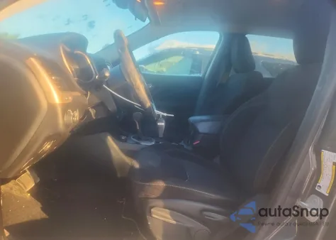 2015 Jeep Cherokee Latitude z USA, uszkodzony, nr VIN 1C4PJMCBXFW749555